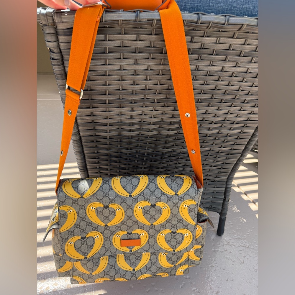 Gucci Banana Diaper Bag- VERY RARE ❤️ - Picture 6 of 15